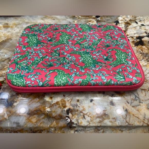 Lilly Pulitzer crocodile tablet sleeve pink  NWOT - Picture 6 of 6